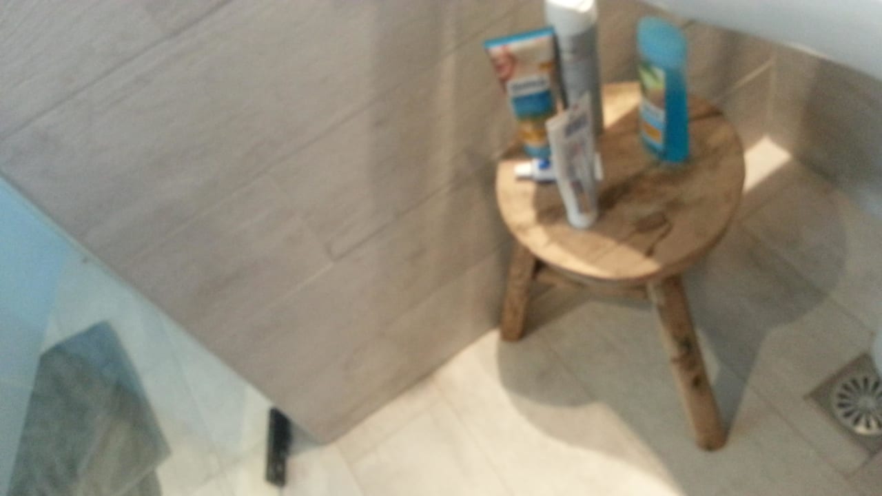 Einzige Ablage im gesamten Zimmer Casa Cook Rhodes