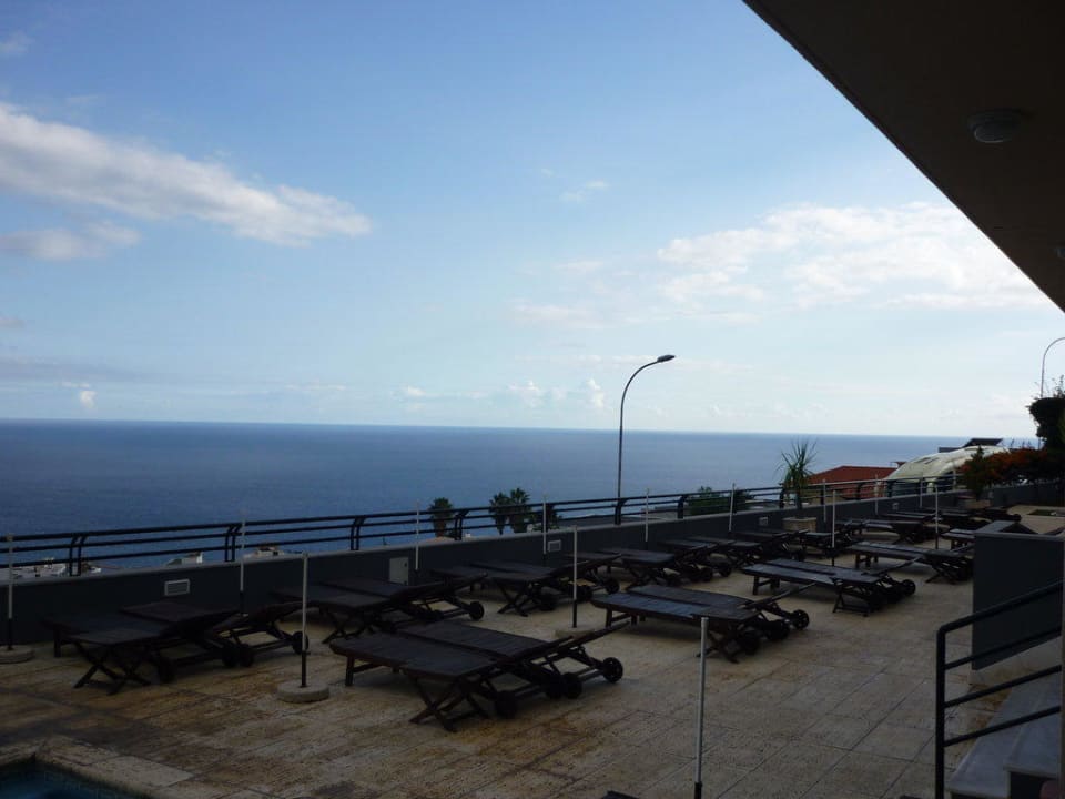 Ausblick auf den Pool Hotel Madeira Panoramico