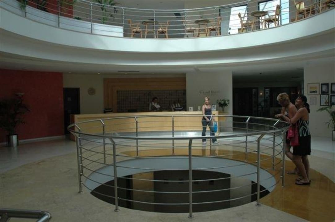 Eingangsbereich Grand Hotel Holiday Resort