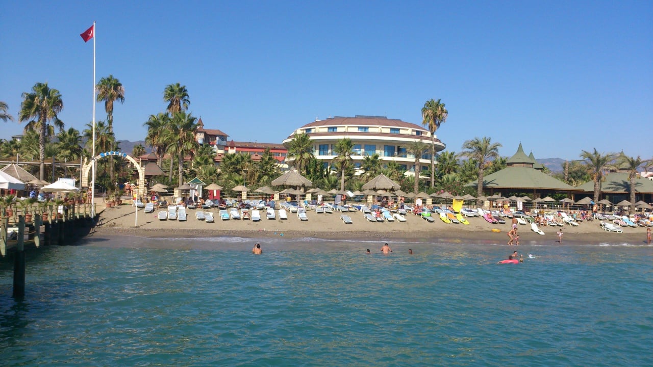 Ausblick vom Steg aufs Hotel Saphir Hotel & Villas