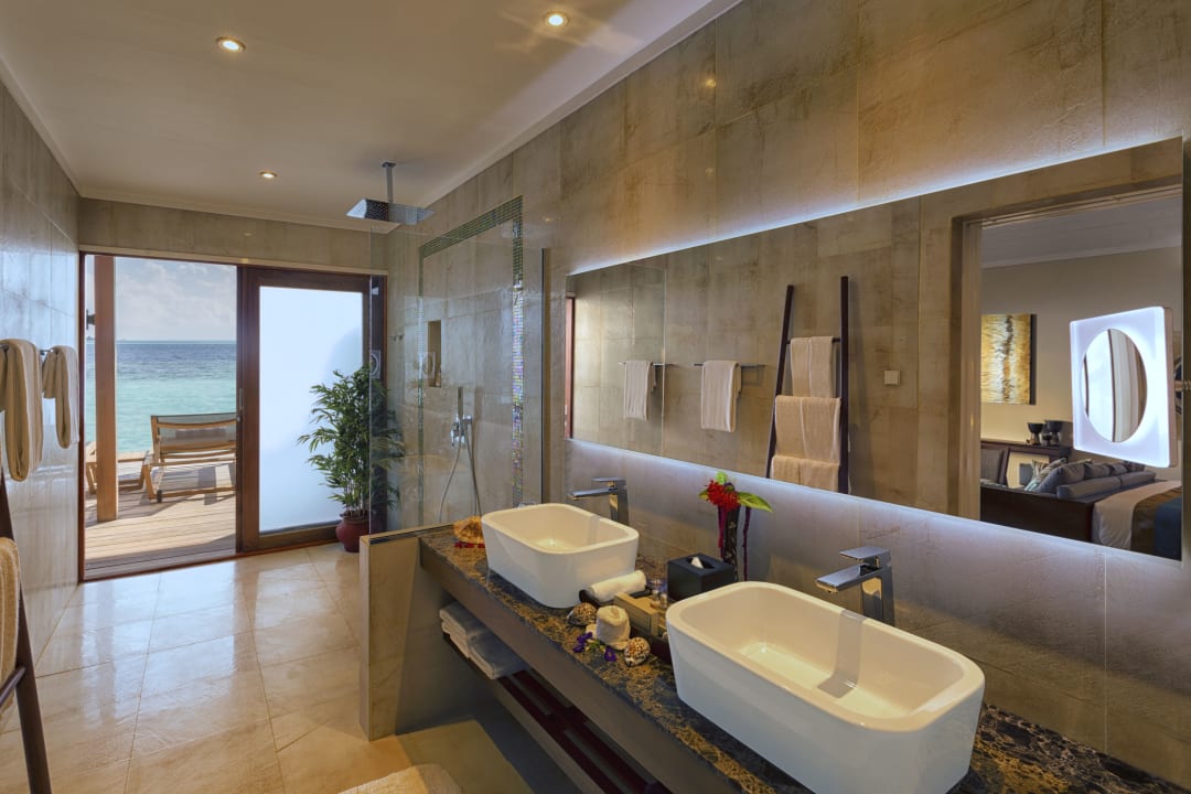 Zimmer Hurawalhi Island Resort Maldives