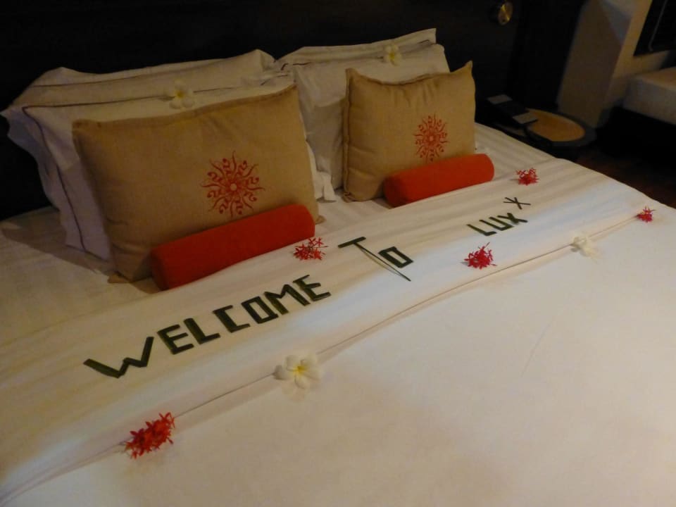 So hieß uns der Roomboy willkommen LUX South Ari Atoll