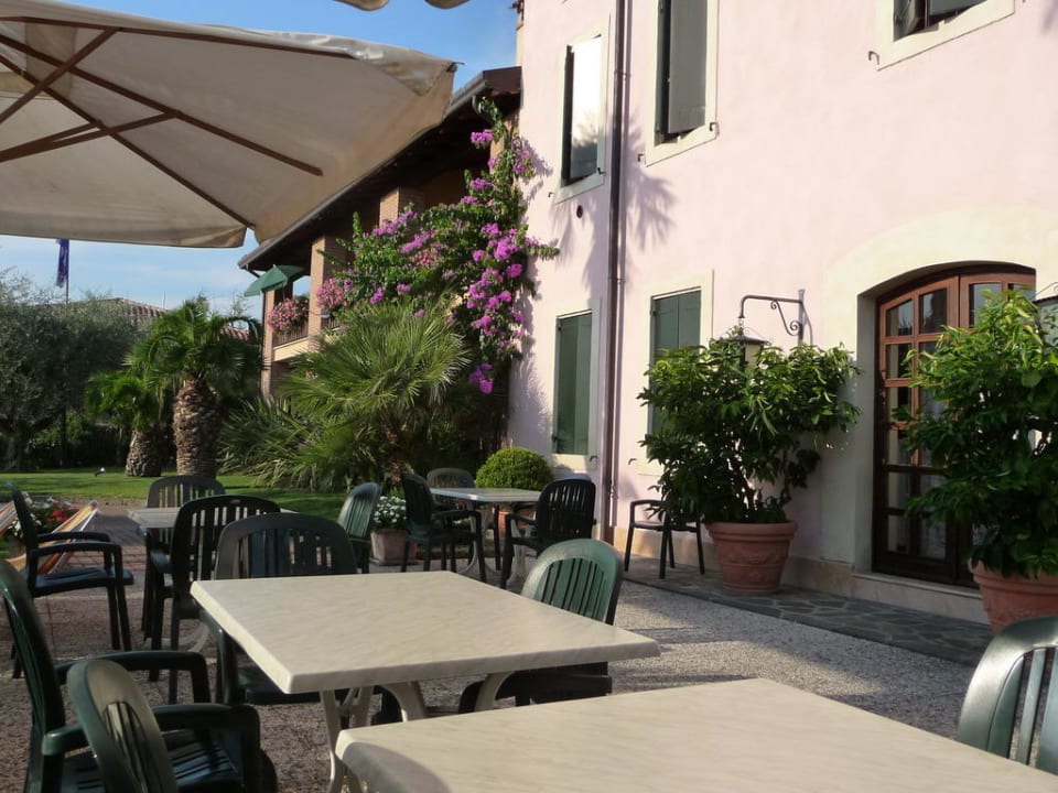 Romantischer Frühstücksplatz Hotel Olimpia