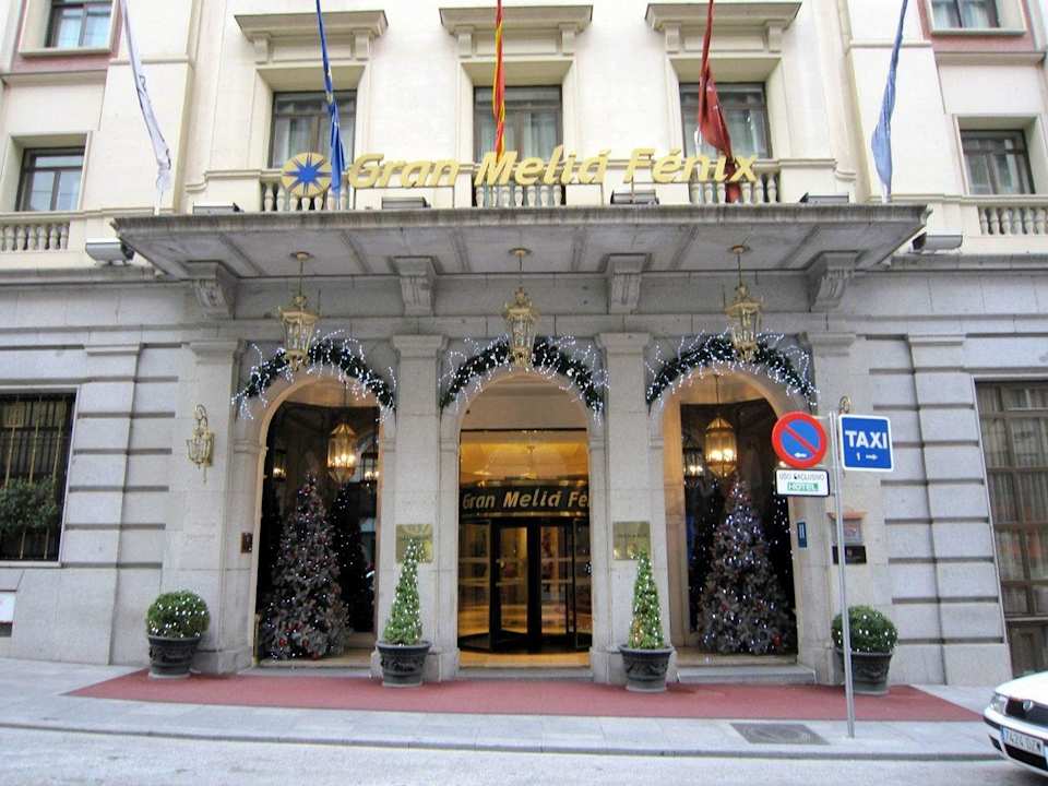 Entrance Hotel Fenix Gran Meliá