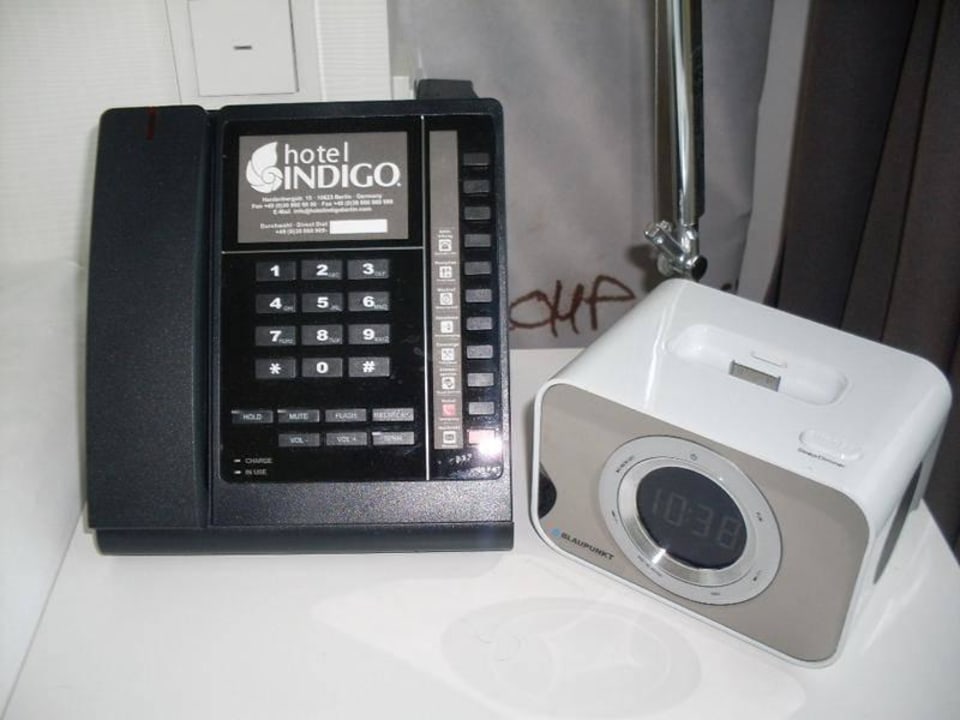 Telefon und Weckuhr Hotel Indigo Berlin - Ku'damm