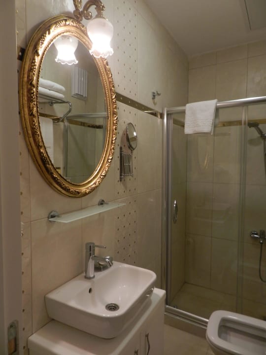 В ванной комнате. Diamond Royal Hotel