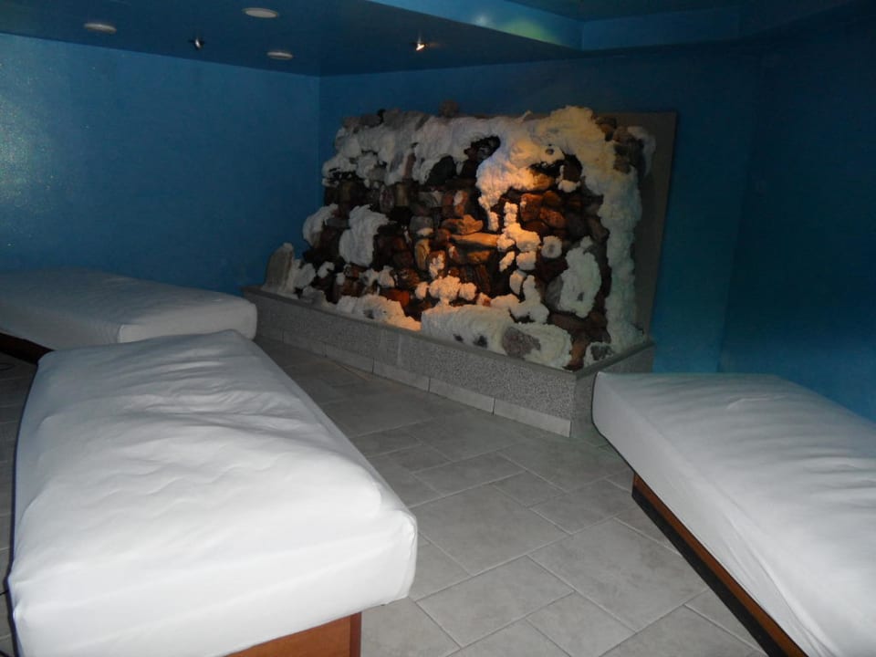 Ruheraum mit Salzgrotte und Wasserbetten Alpen Adria Hotel & Spa