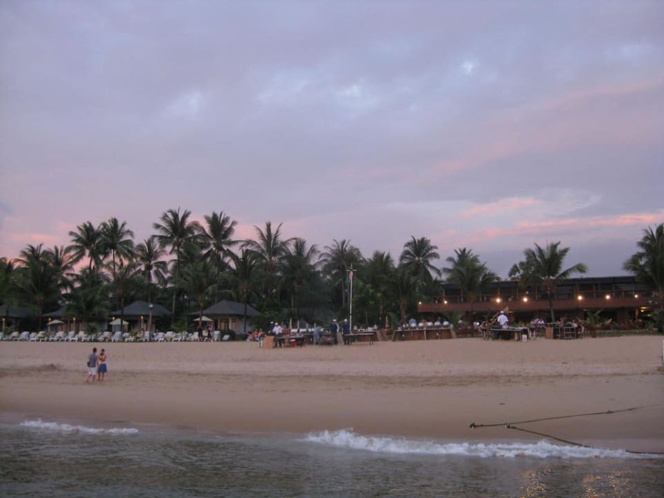 Sicht vom Meer zum Hotel La Flora Khao Lak