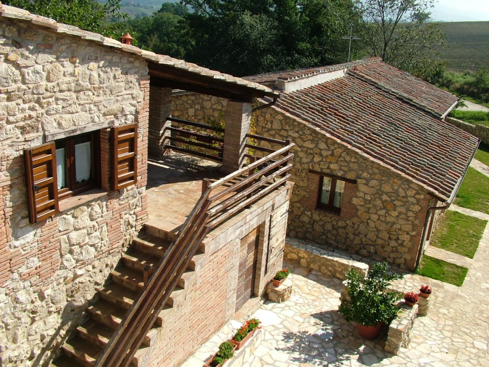 Il Borgo e la sua piazzetta Agriturismo Il Borgo nelle Querce