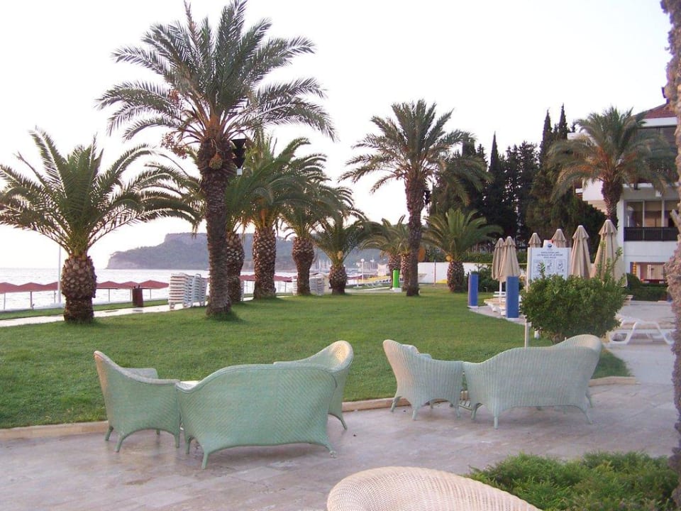 Między basenem a plażą AQI Hydros Club