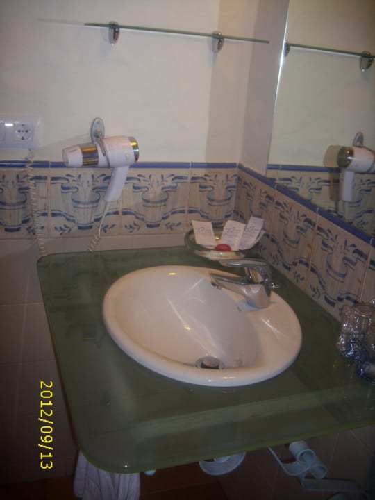 Bad im DZ Standard, alles sehr sauber! Hotel Almadraba Conil