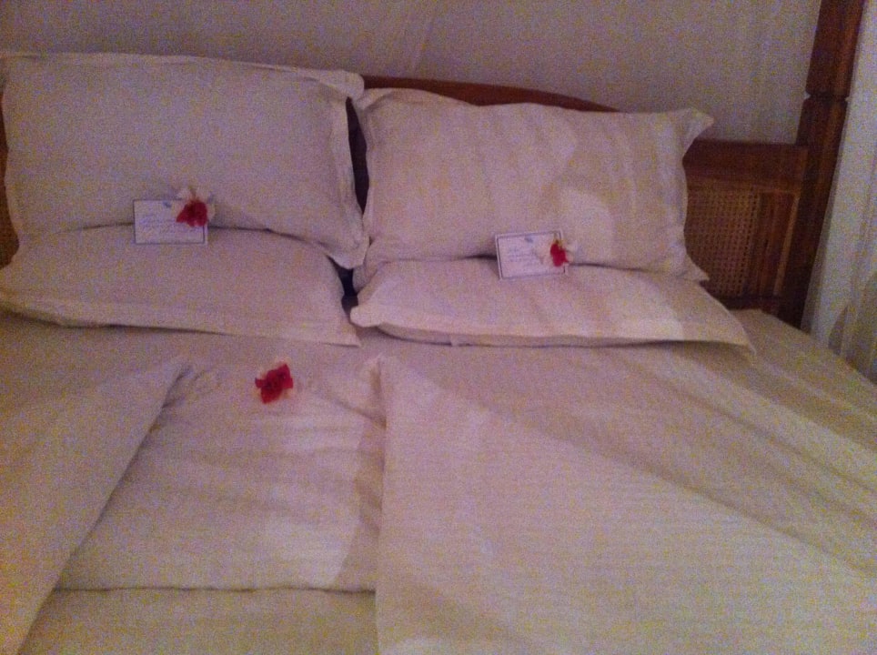 Abendlich geschmücktes Bett Ocean Village Club