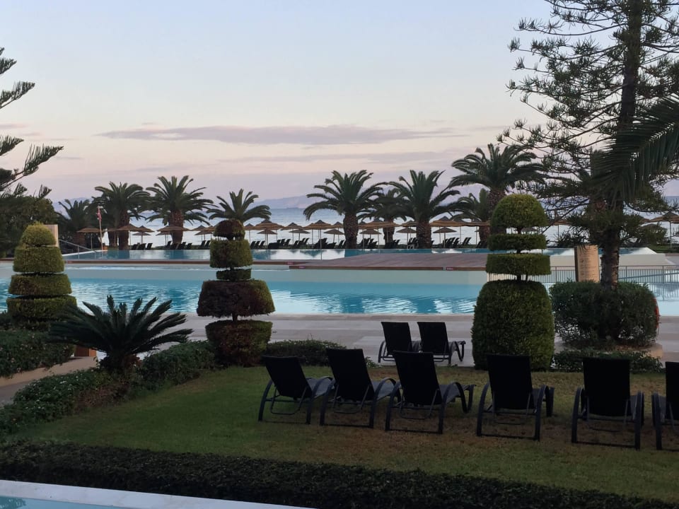 Ausblick von der Lobbybar The Ixian Grand & All Suites