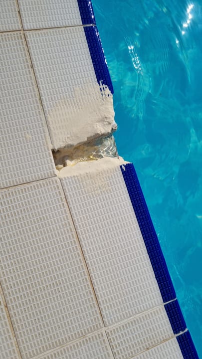 Pool Luna Beach Deluxe Hotel