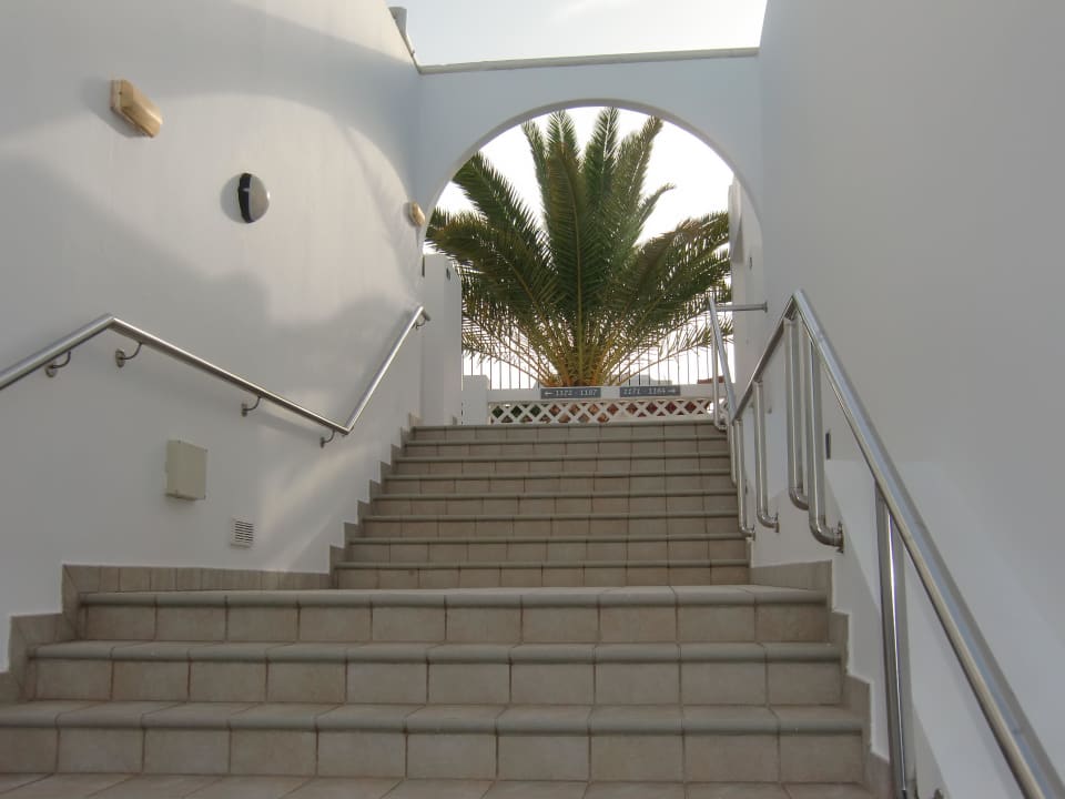 Treppenaufgang zu den Zimmern im hinteren Teil. Hotel Las Costas