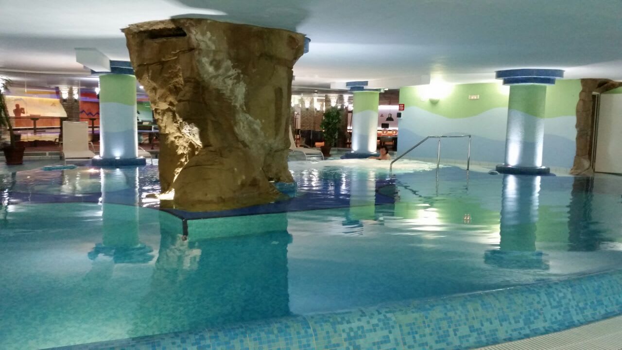 Der tolle Innenpool Bull Escorial & Spa