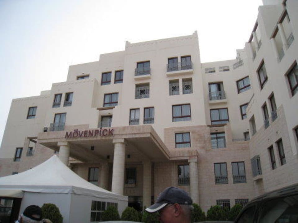 Hotel von hinten Mövenpick Resort Petra