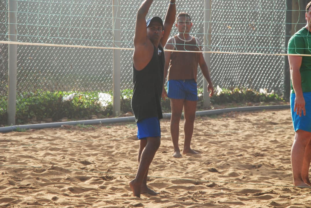 Sujith beim Beachvolleyball Mermaid Hotel & Club