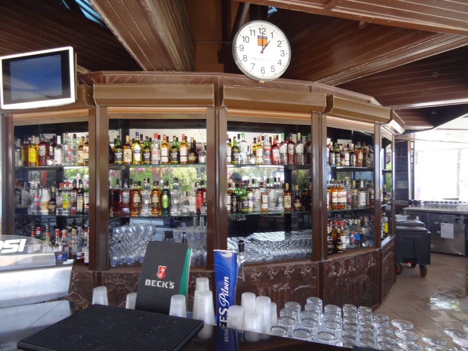 Poolbar Emelda Sun Club