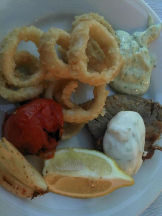 Thunfisch und Calamaris Alaiye Resort & Spa