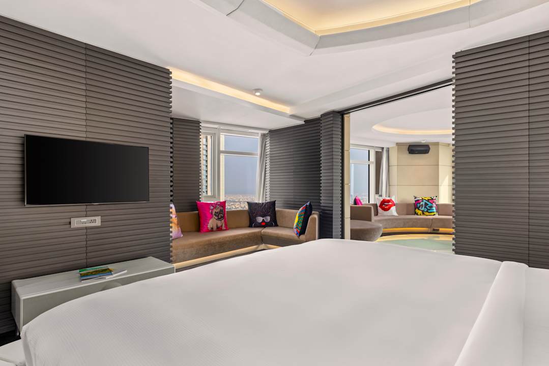 Zimmer V Hotel Dubai, Curio Collection by Hilton