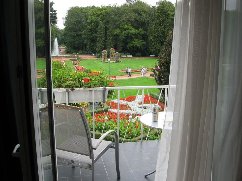 Blick aus dem Zimmer in den Park Best Western Premier Park Hotel & Spa