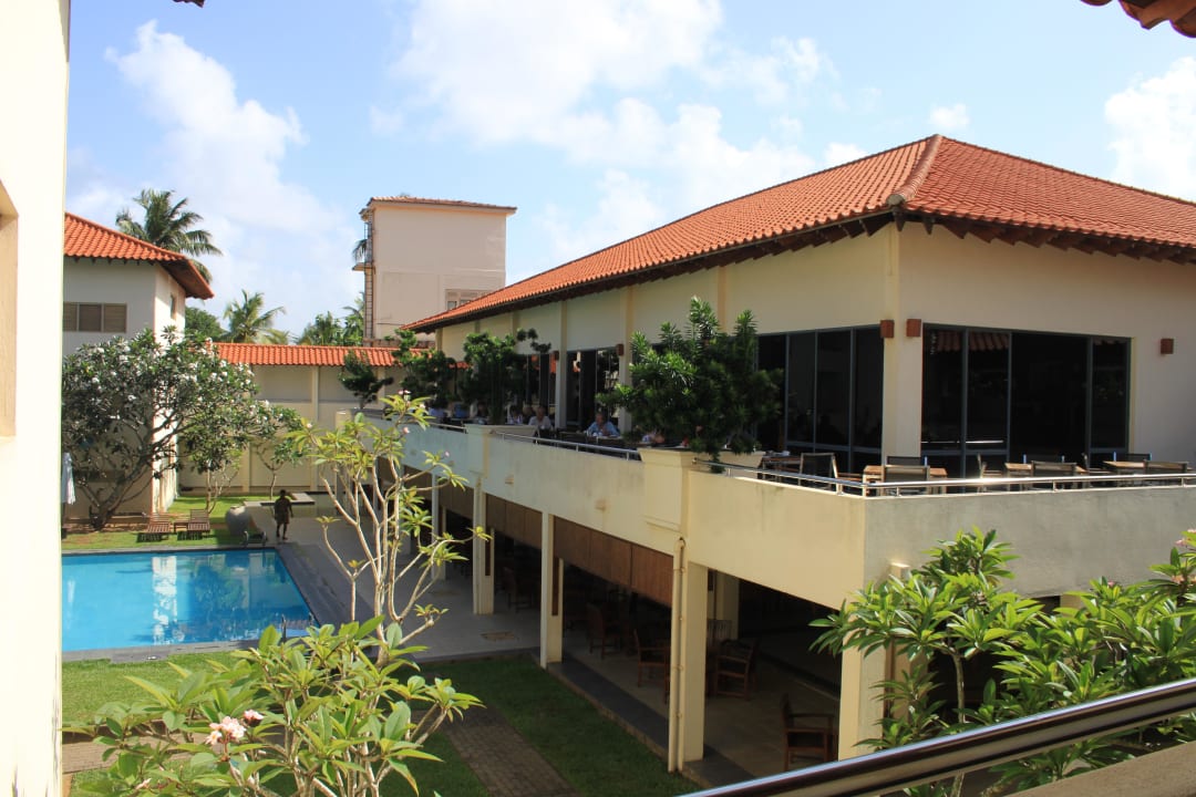 Terrasse/Restaurant mit Blick bis zum Meer Mermaid Hotel & Club