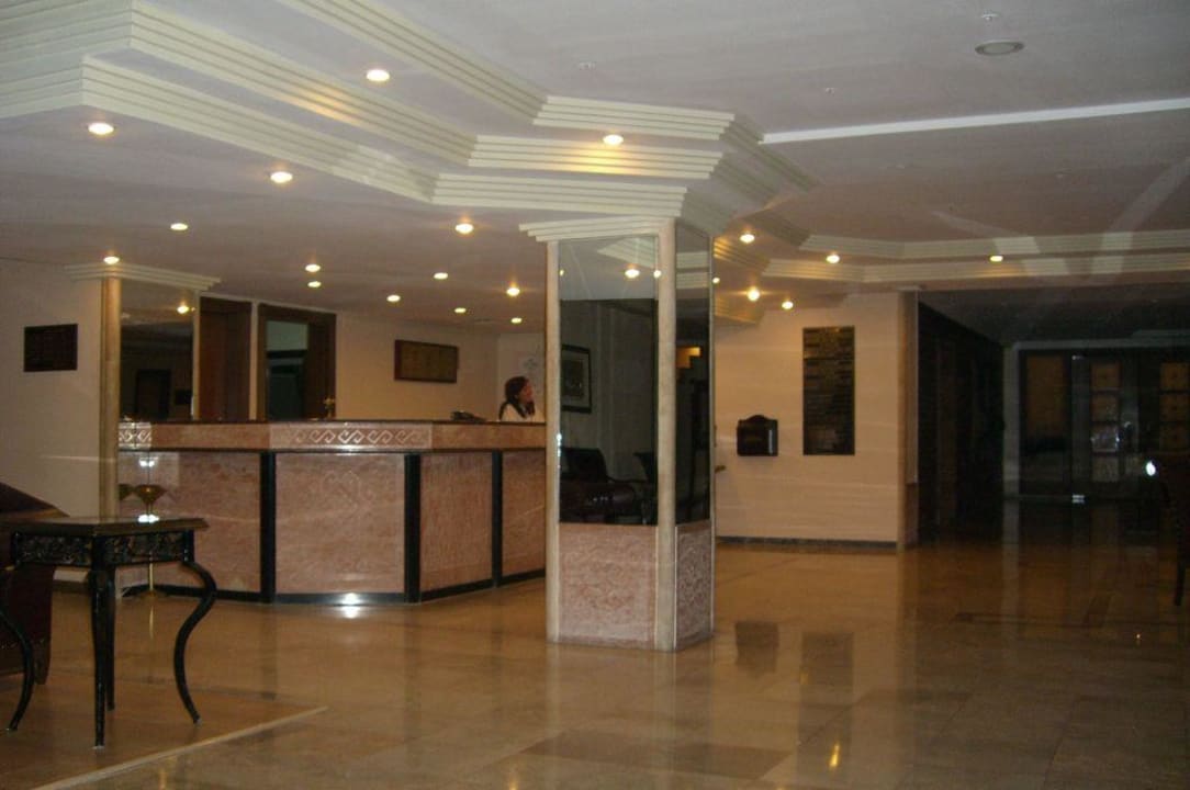 Rezeption Senza Sunset Beach Hotel