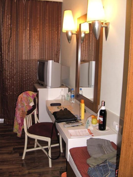 Blick ins 5 Sterne Deluxe-Zimmer Le Jardin Resort