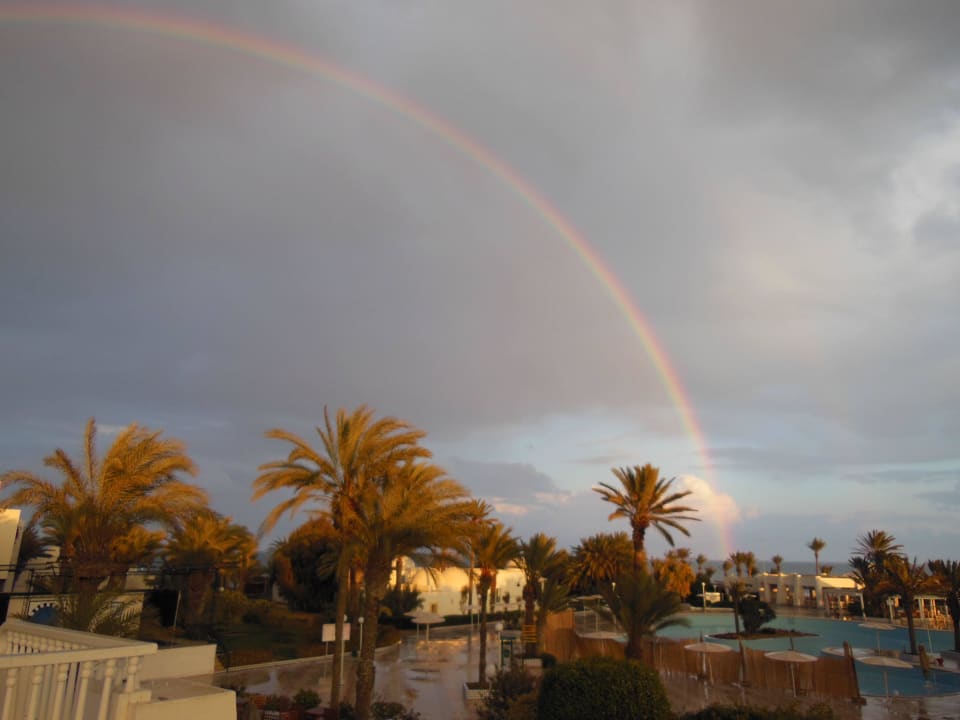Arc en ciel au dessus de la piscine Hotel El Mouradi Djerba Menzel