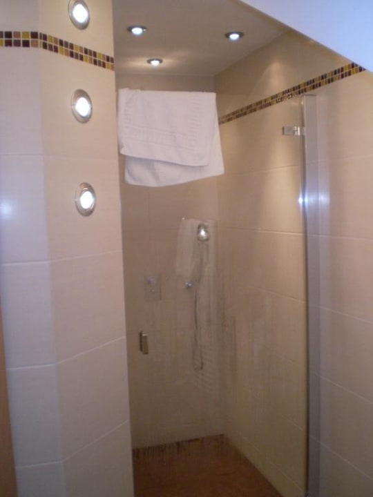 Badezimmer mit goooßer Dusche Boutique Hotel Donauwalzer Wien