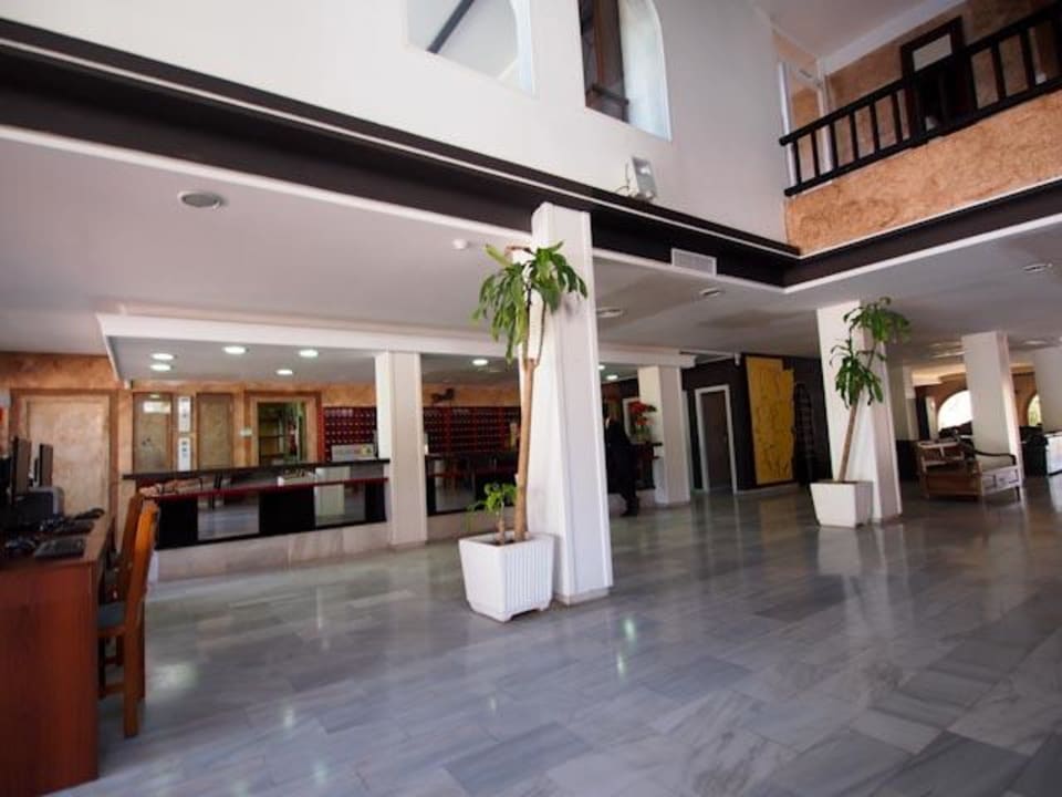 Lobby FERGUS Style Bahamas