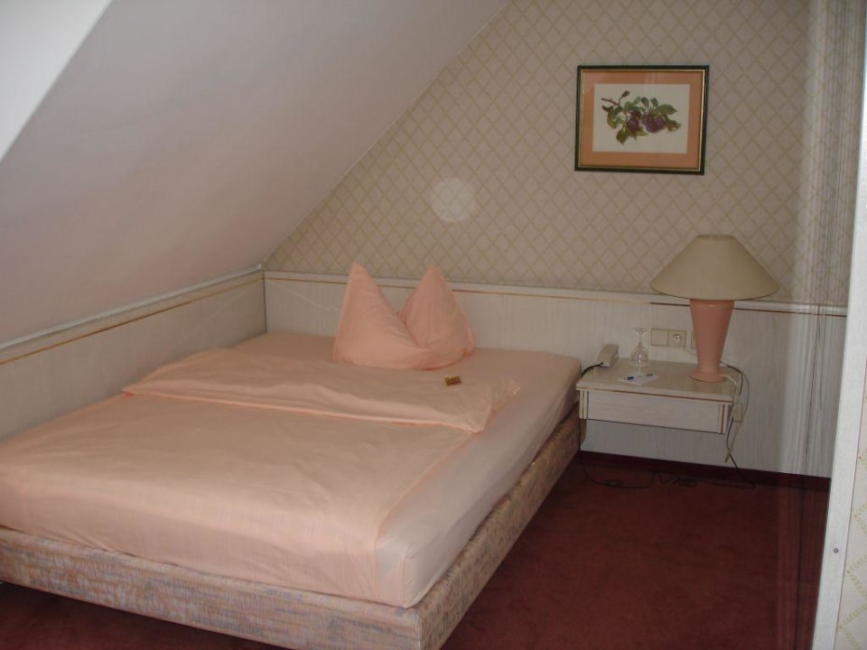 Blick auf das Bett des EZ! Hotel SchreiberHof