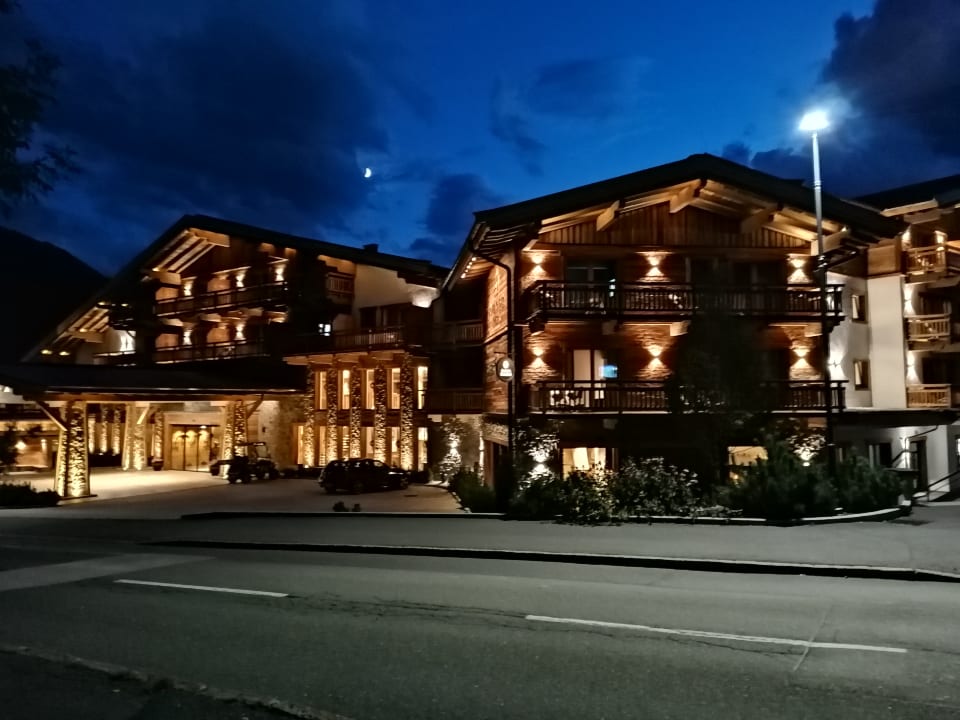 Außenansicht Garni Hotel - Das Alpin Kaiserzeit