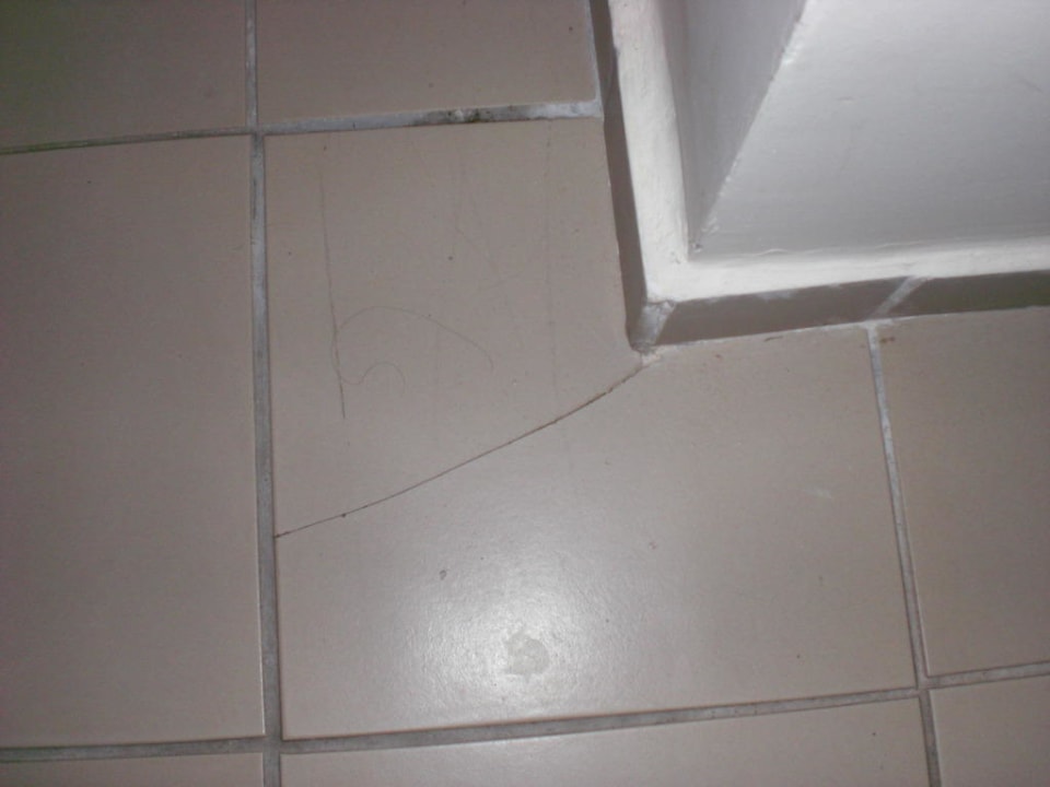 Kaputte Fliesen Pomegranate Wellness Spa Hotel