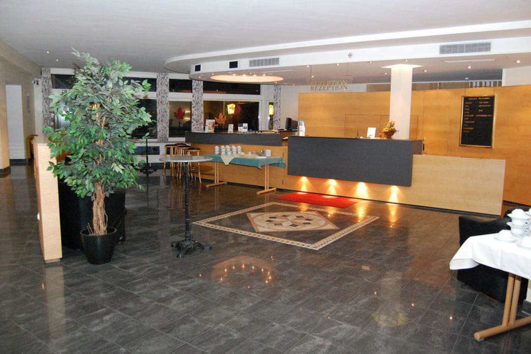 Rezeption Hotel Schützenhof an der Siegbrücke