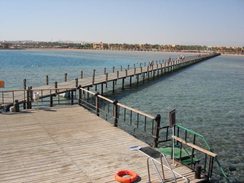Der Hotel-Steg vom Boot aus betrachtet Stella Beach Resort & Spa Makadi Bay