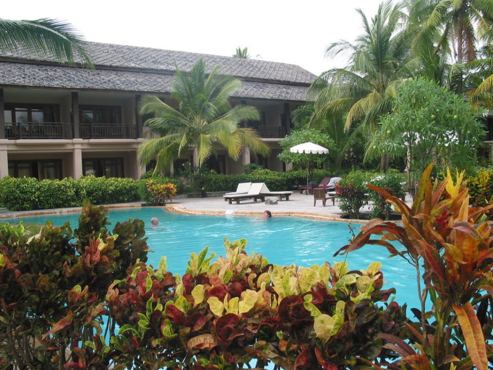 Pool und Hotelgarten The Andamania Beach Resort & Spa
