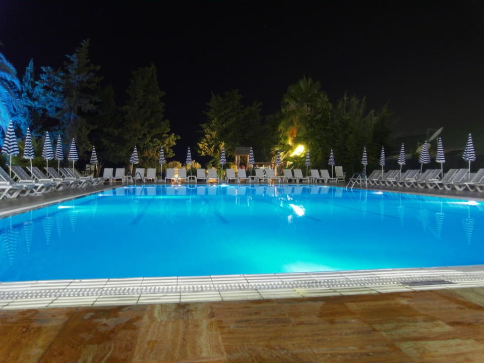 Pool bei Nacht Incekum Su Hotel