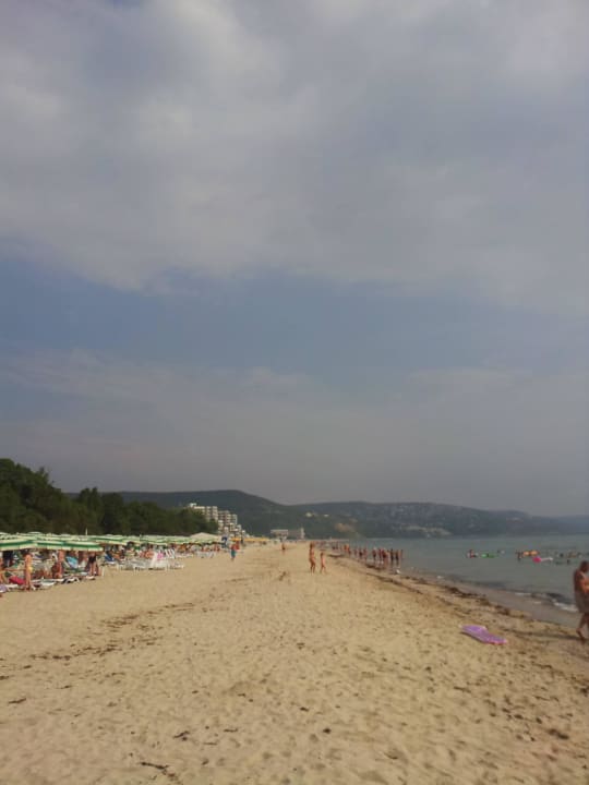 Der Albena-Strand. Sehr schön, sehr weiß.  Hotel Slavuna