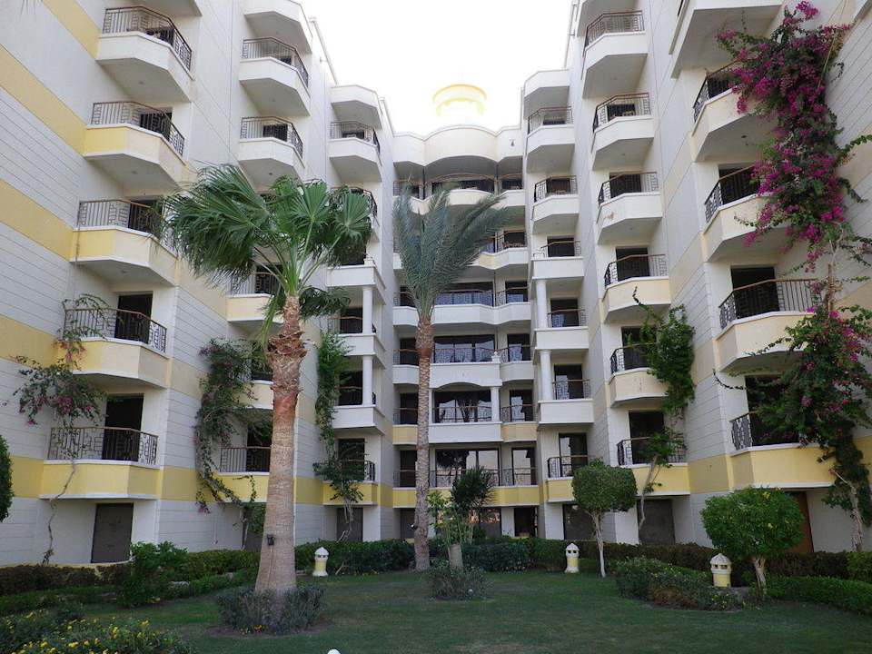One box SUNRISE Holidays Resort (Adults Only)