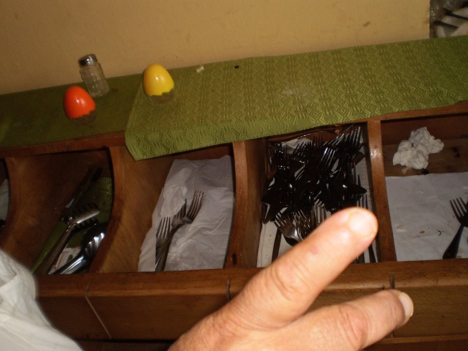 Besteckkasten im Speisesaal Hotel African Queen