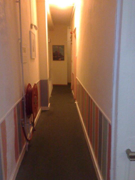 Flur zum Zimmer Hostel Cosmos Amsterdam