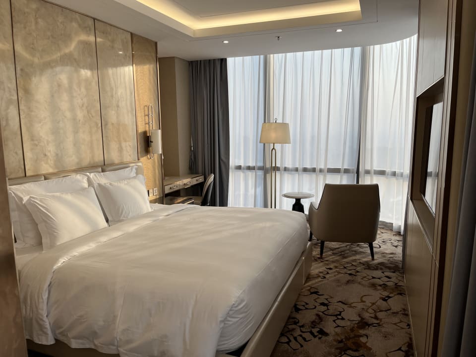 Zimmer Vinpearl Landmark 81, Autograph Collection