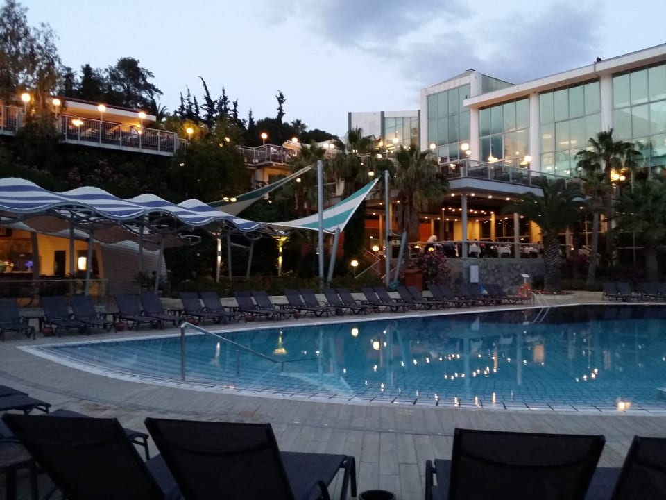 Poolanlage & Poolbar Hotel Pine Bay Holiday Resort