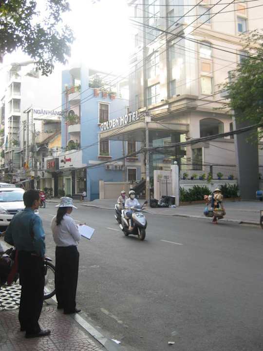 Vor dem Hotel Hotel Golden Central Saigon