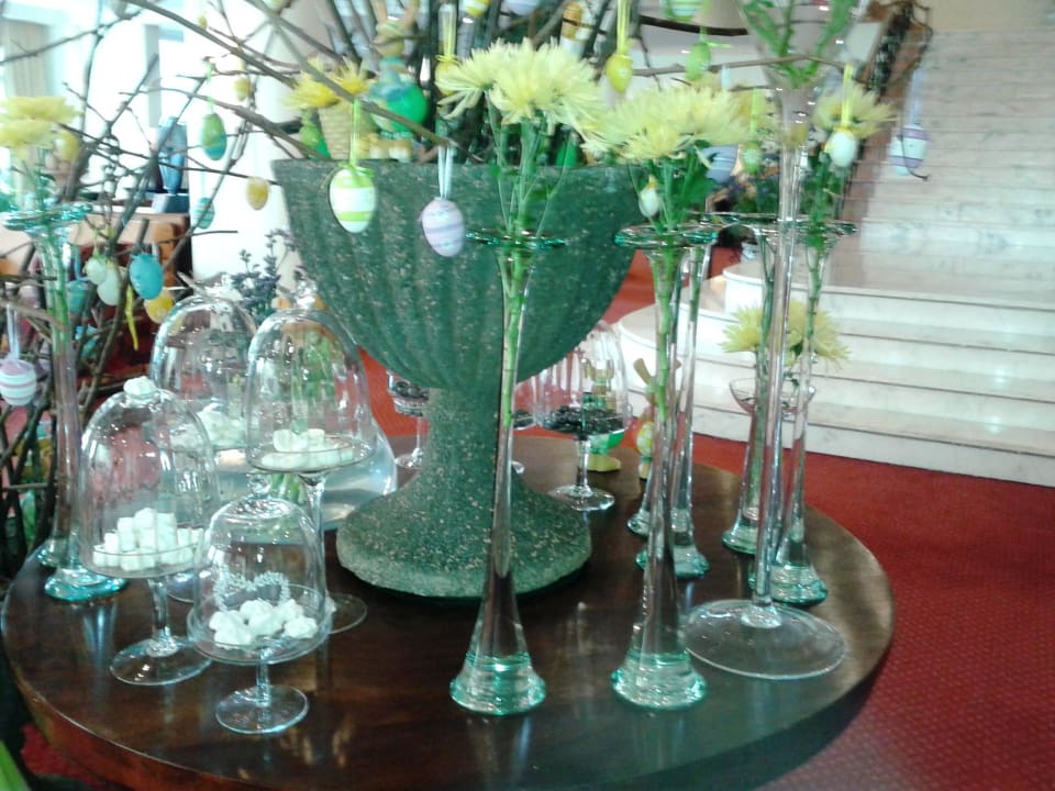 Osterschmuck in Lobby Hotel The Cliff Bay (PortoBay)