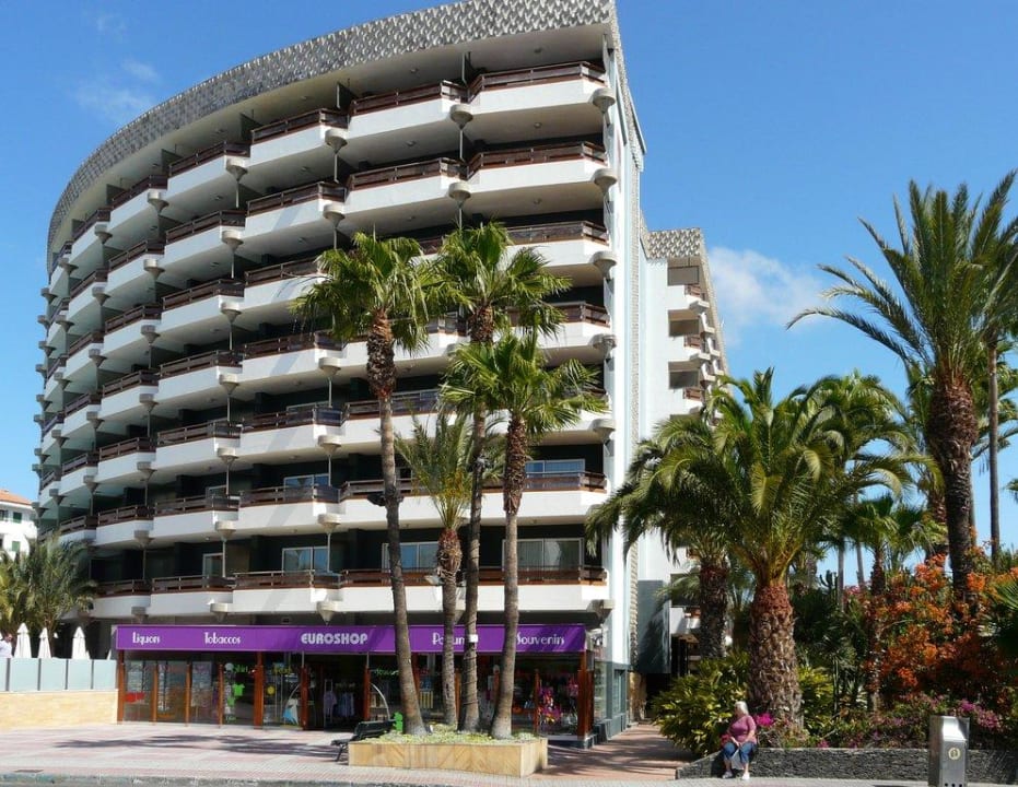 Straßenseitig Bull Escorial & Spa