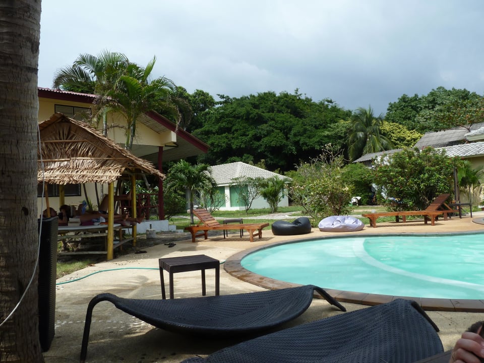 Hotelpool und Terrasse Hotel Samui Beach Resort
