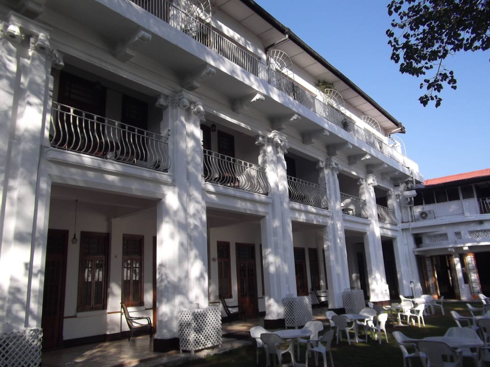 Kolonialbau von außen Hotel Suisse